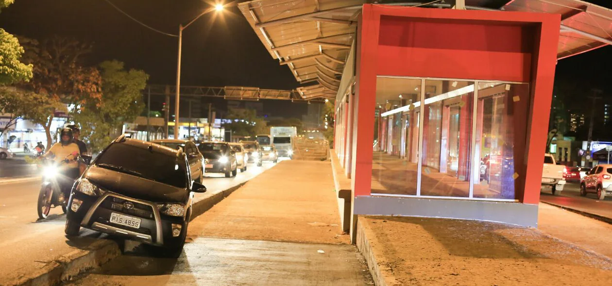Acidente aconteceu a noite desta segunda-feira (13)