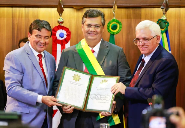 Flávio Dino recebe Título de Cidadão Piauiense na Alepi