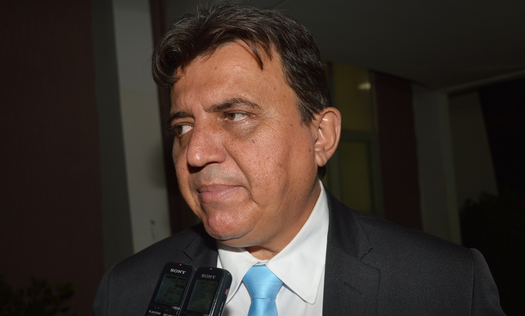 Líder do governo na Câmara confirma o atraso