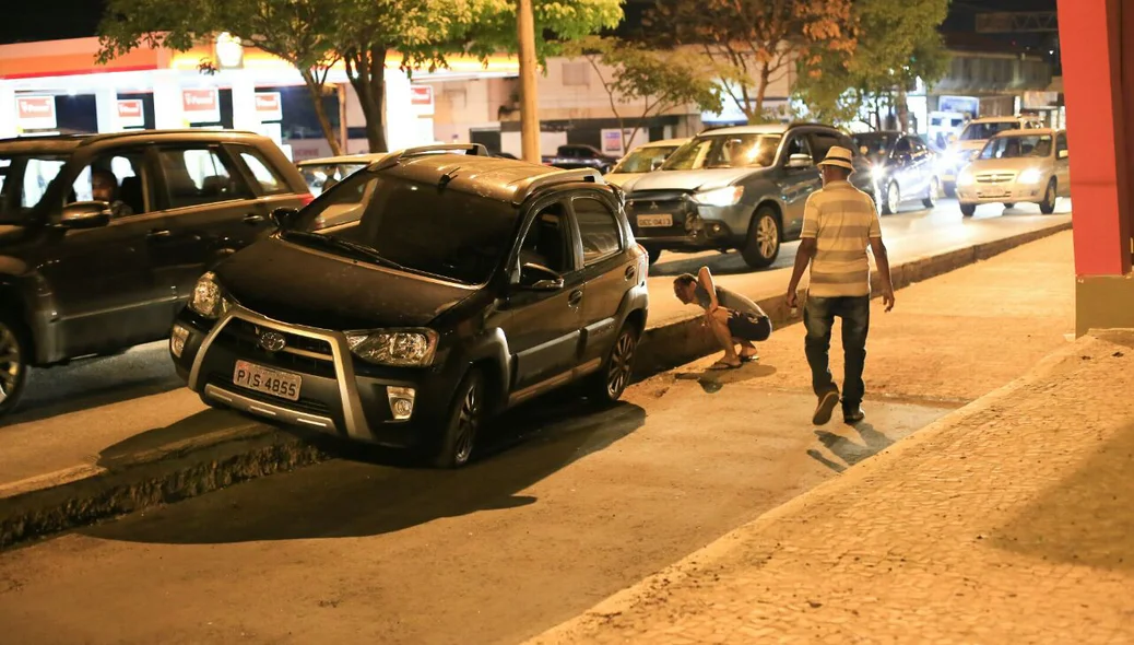 Motorista disse que se atrapalhou com a luz de outro carro