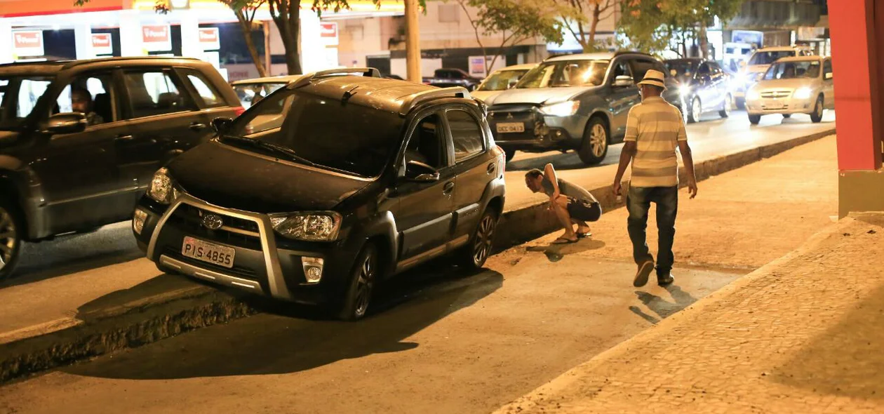 Motorista disse que se atrapalhou com a luz de outro carro