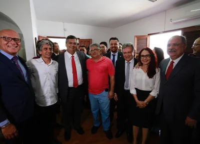 Nomes da política reunidos