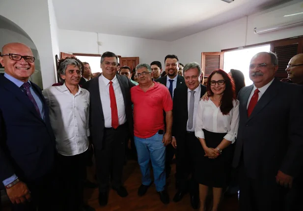 Flávio Dino visita sede da executiva do PCdoB em Teresina