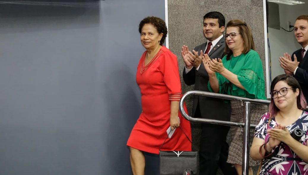 Regina Sousa recebe título de cidadania 