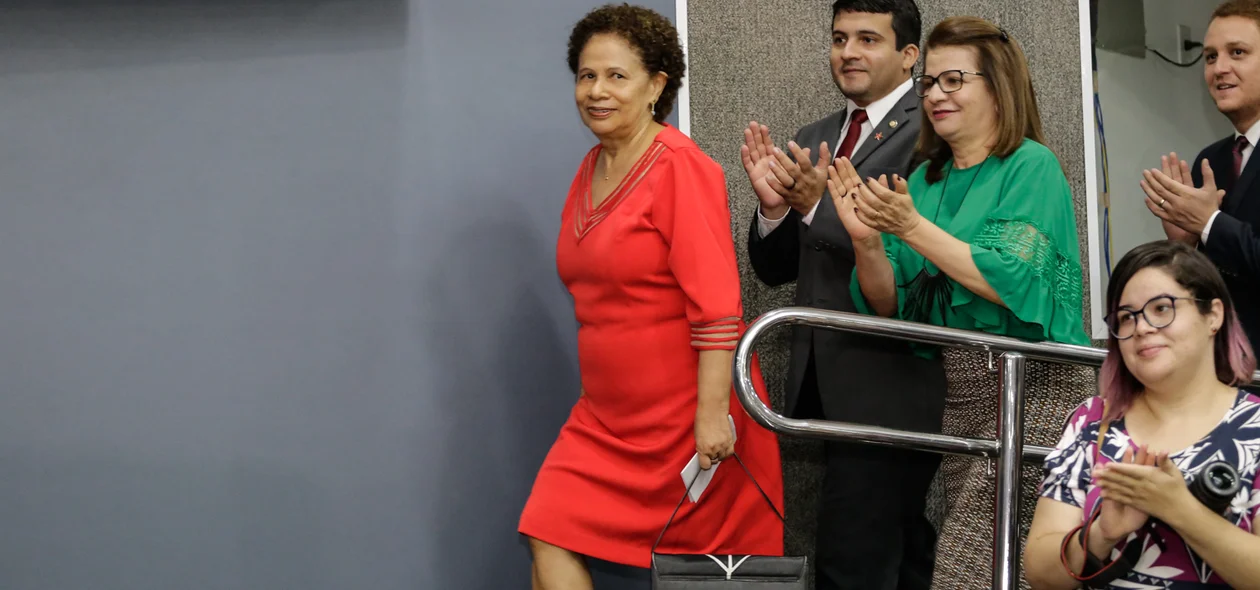Regina Sousa recebe título de cidadania 