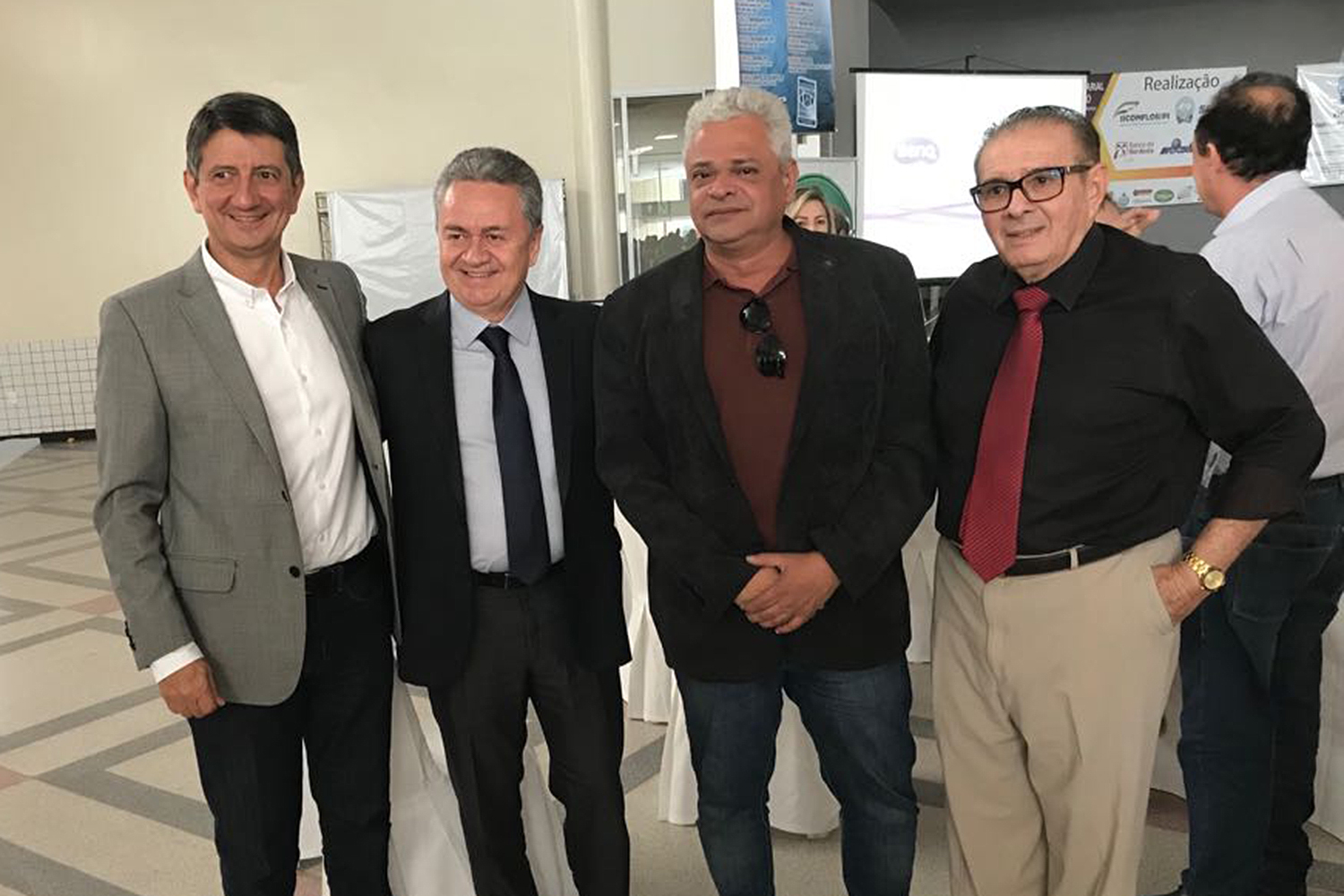 Valdeci Cavalcante ministra Palestra na Convenção Empresarial de Floriano