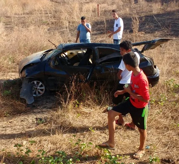 veículo que capotou em Parnaíba
