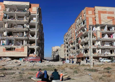 Edifícios danificados em Sarpol-e-Zahab, no oeste do Irã 