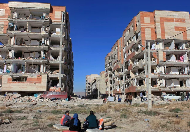 Edifícios danificados em Sarpol-e-Zahab, no oeste do Irã 
