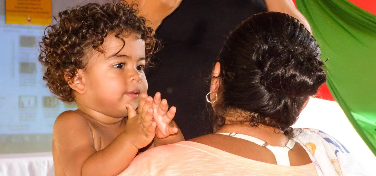 Mãe e filho participa do projeto