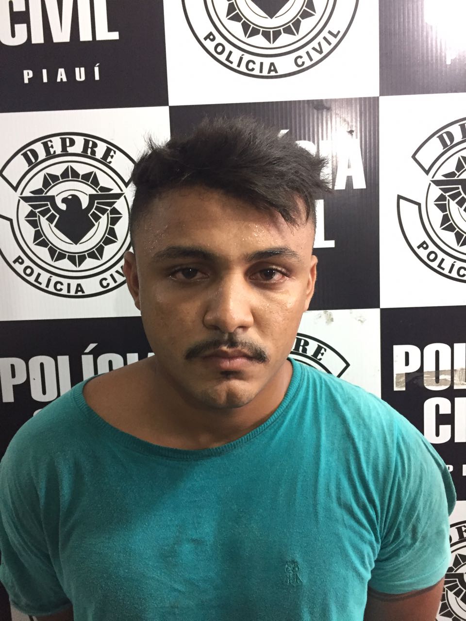 André Felipe preso por tráfico de drogas na vila irmã Dulce 