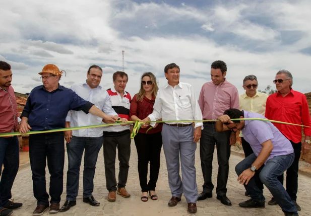 Inauguração em Simplício Mendes