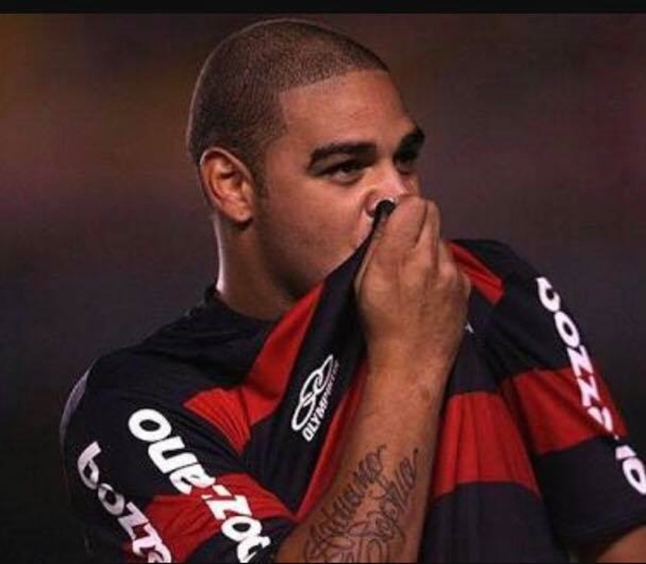 Jogador Adriano 