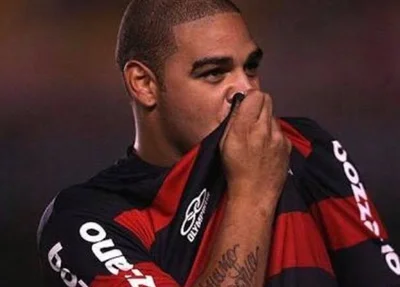 Jogador Adriano 