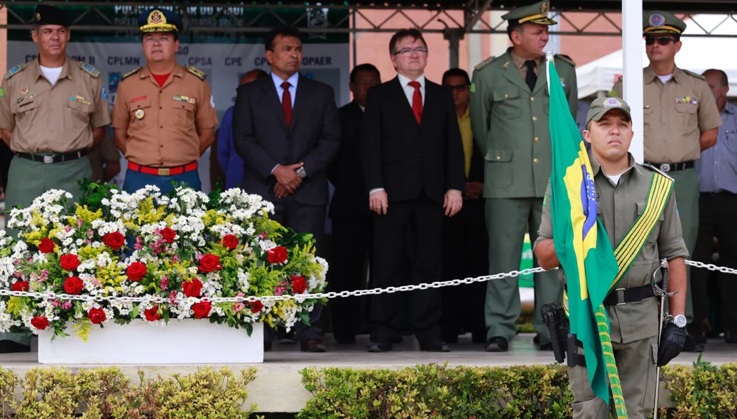 Polícia Militar comemora o Dia da Bandeira