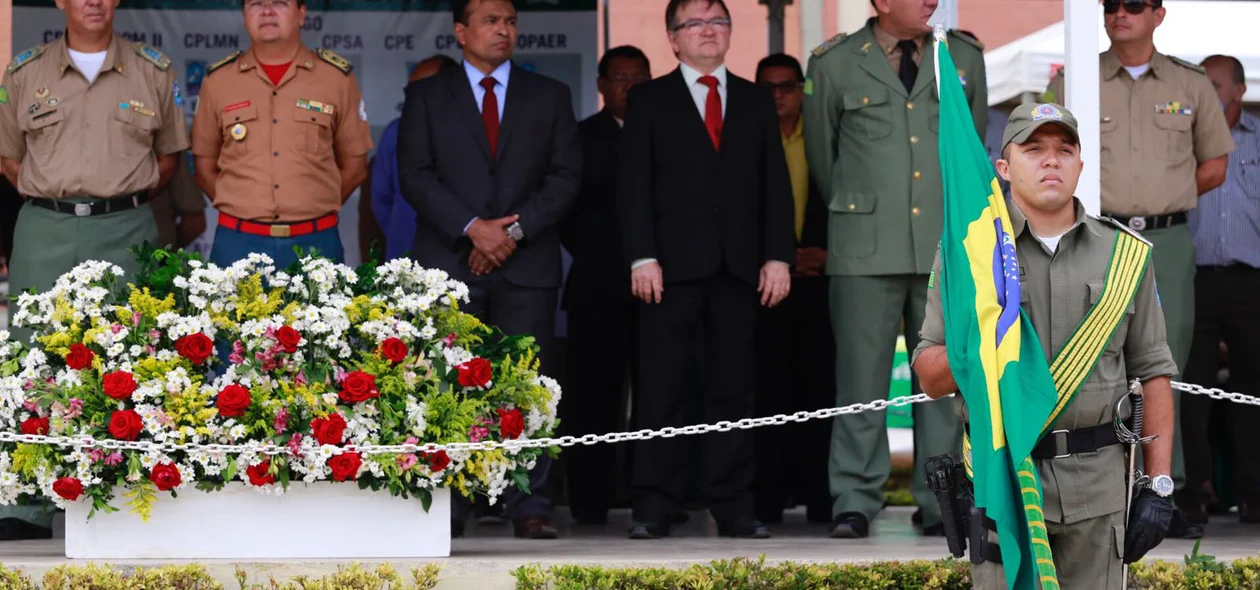 Polícia Militar comemora o Dia da Bandeira