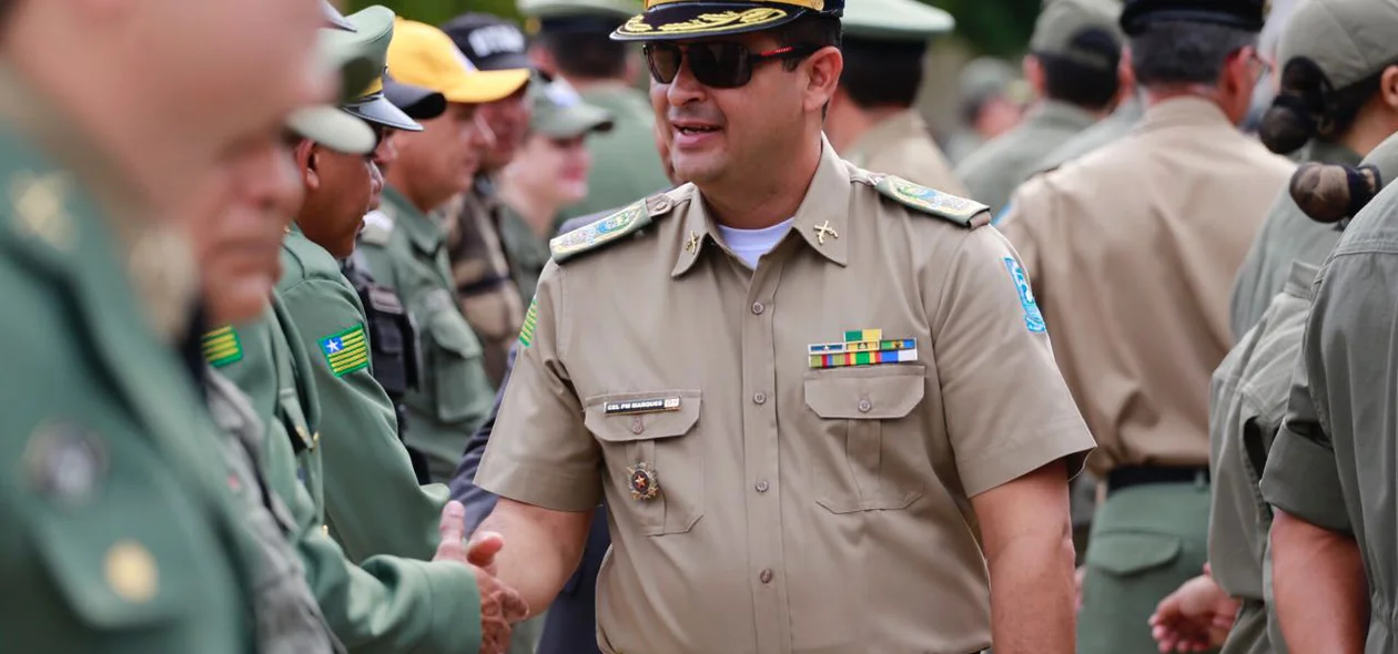 Policiais militares são promovidos no Dia da Bandeira