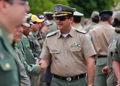 Policiais militares são promovidos no Dia da Bandeira