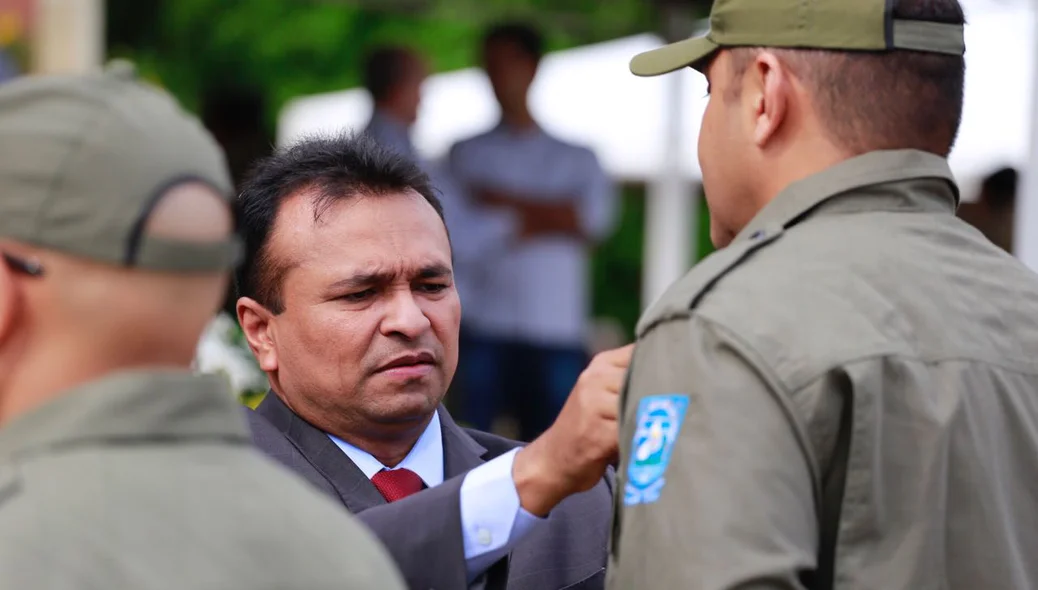 Secretário Fábio Abreu promove policiais militares