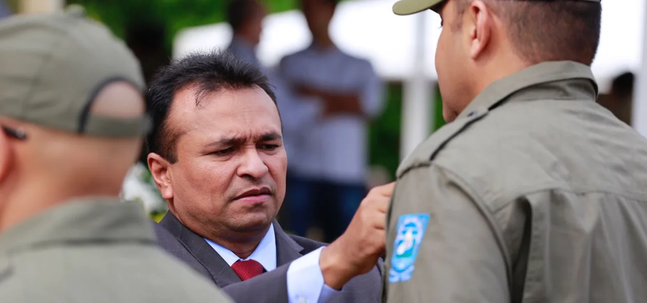 Secretário Fábio Abreu promove policiais militares