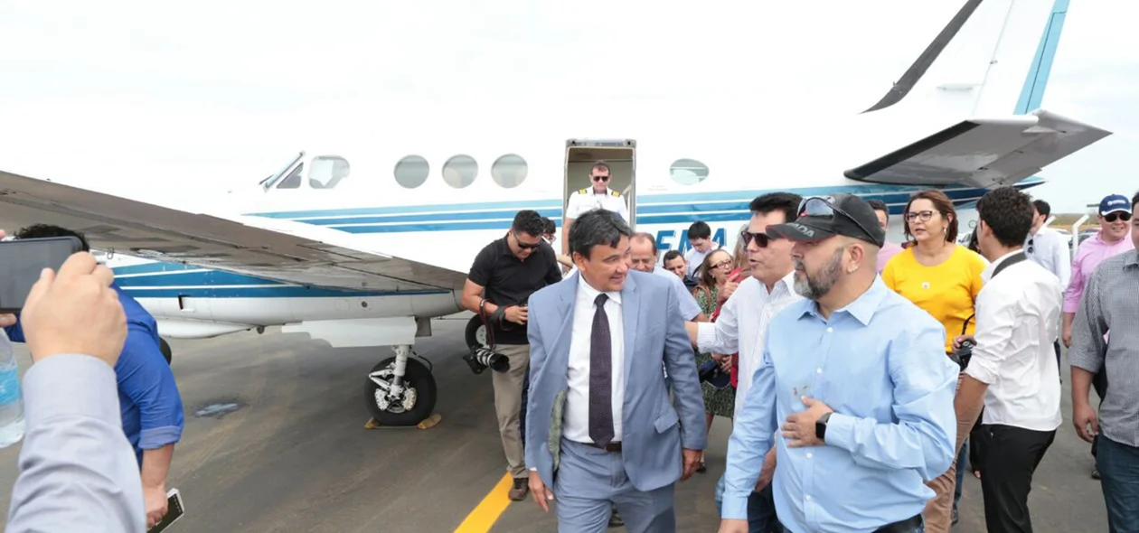Wellington inaugura aeroporto de São João do Piauí 
