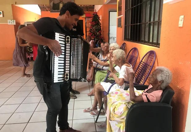 Projeto Arte que toca gente 