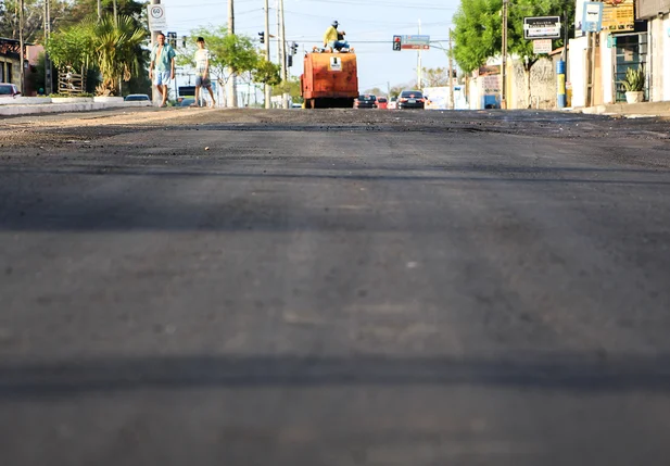 Recapeamento asfáltico da Avenida Duque de Caxias 