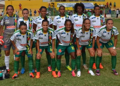 Abelhas Rainhas estreia com derrota