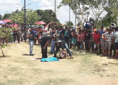 Delegacia de Homicídios no local do crime