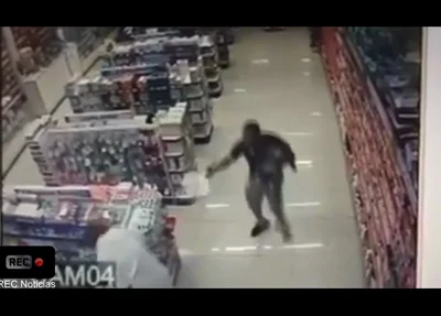 PM de folga reage a assalto e com filho no colo mata dois assaltantes