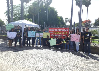 Protesto acontece em frente ao Palácio de Karnak