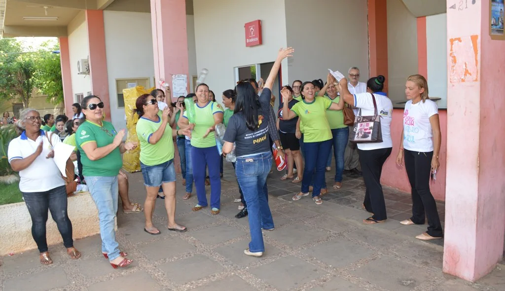 Manifestantes gritam palavras de ordem