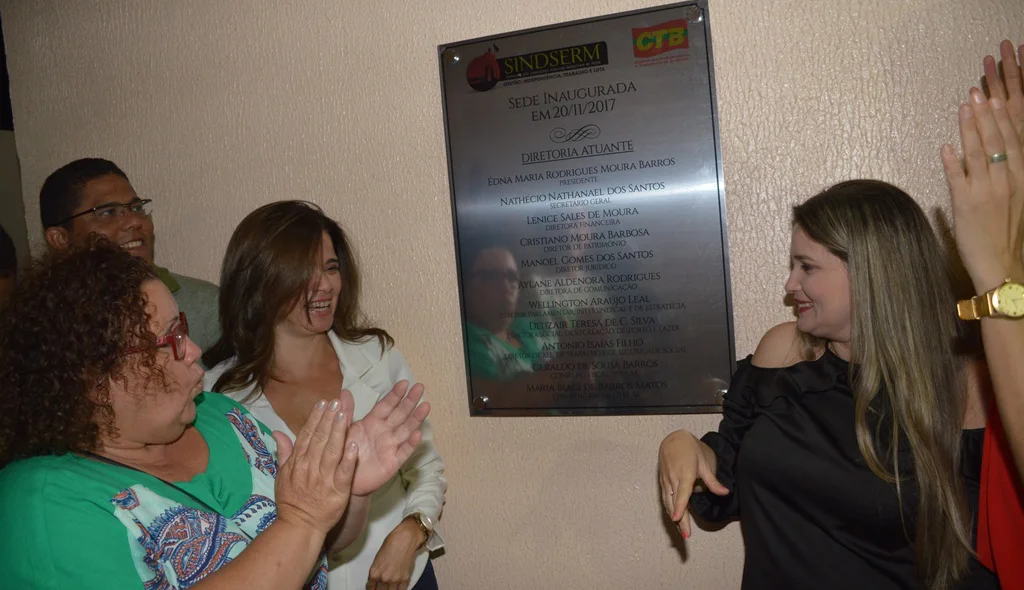 Descerramento da placa inaugural