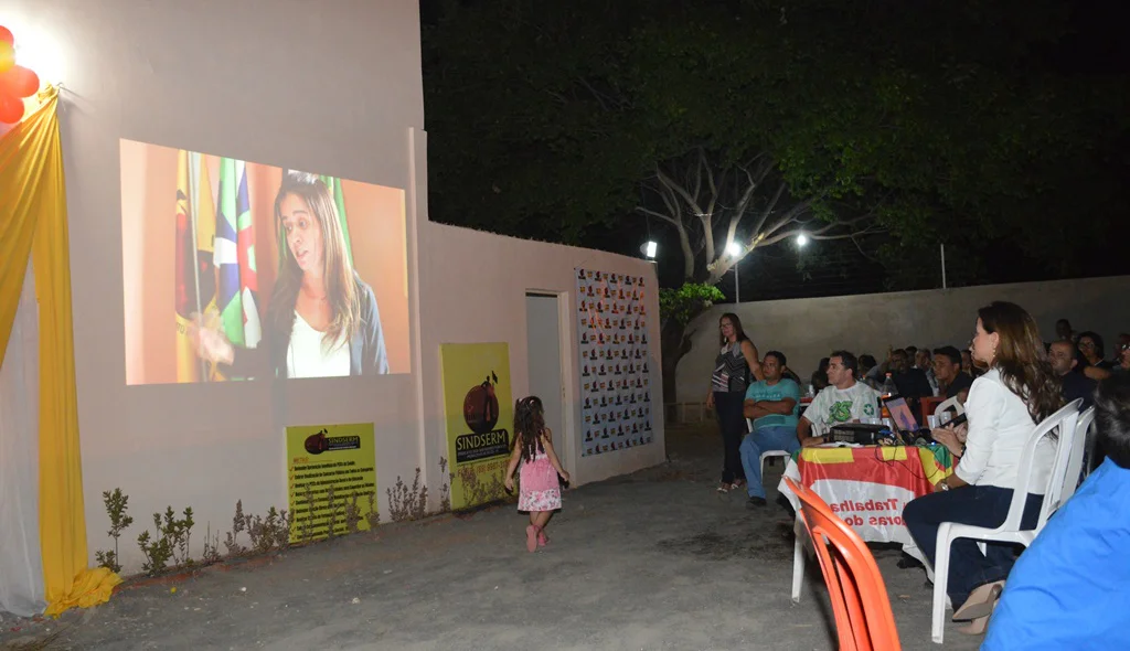 Exibição de documentário.
