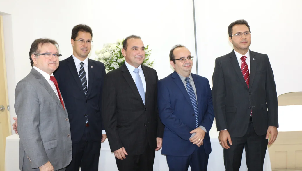 Autoridades em inauguração