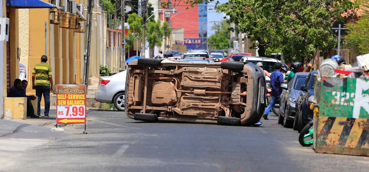 O acidente aconteceu na rua Quintino Bocaiúva