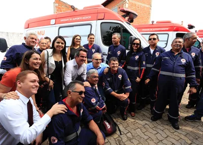 Entrega de ambulâncias 