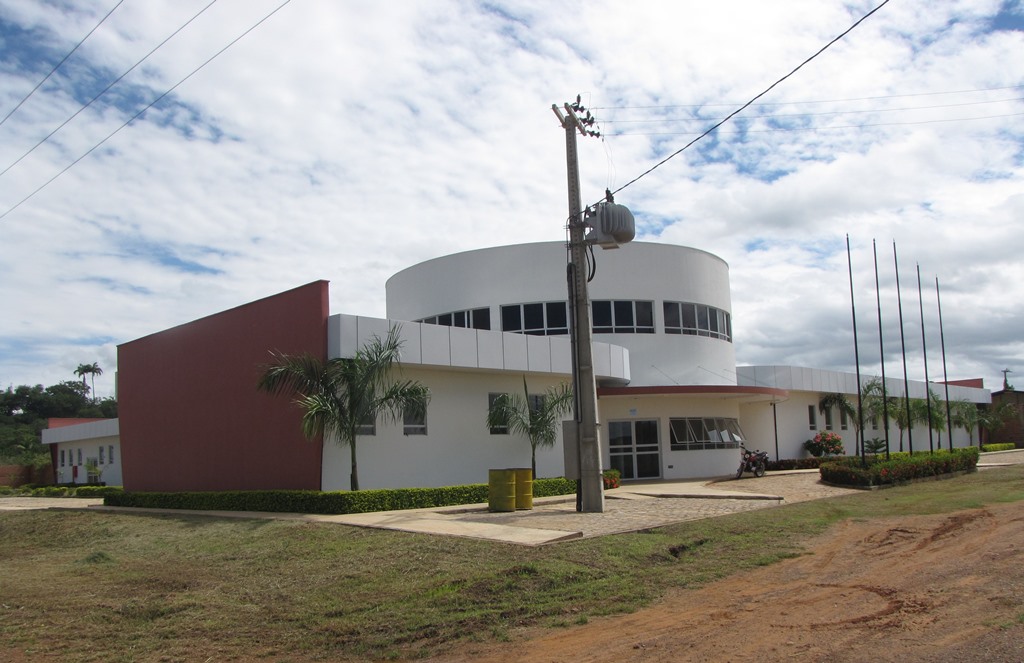 Políclinica de Picos foi adquirida pelo vice-prefeito Edilson Carvalho