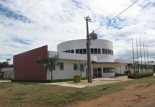 Políclinica de Picos foi adquirida pelo vice-prefeito Edilson Carvalho