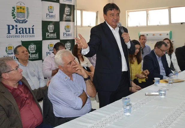 Governador diz que Picos é vítima do excesso de burocracia no país