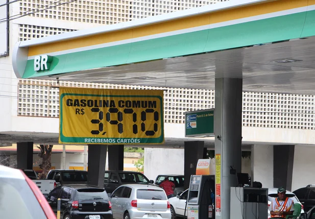 Preço da gasolina em vários postos da capital