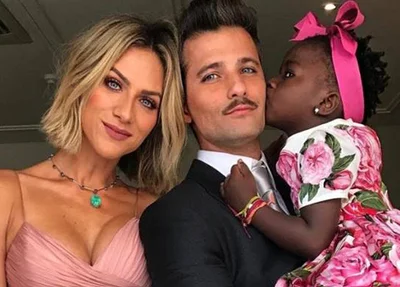 Atores Giovanna Ewbank e Bruno Gagliasso com a filha Titi