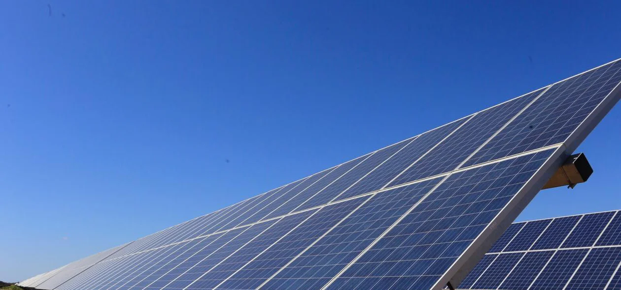 Placas solares no Complexo Solar Fotovoltaico Nova Olinda