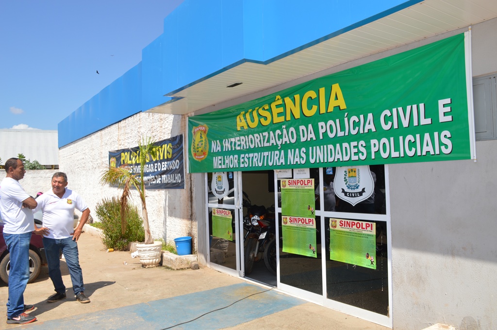 Policiais civis protestam contra as péssimas condições de trabalho