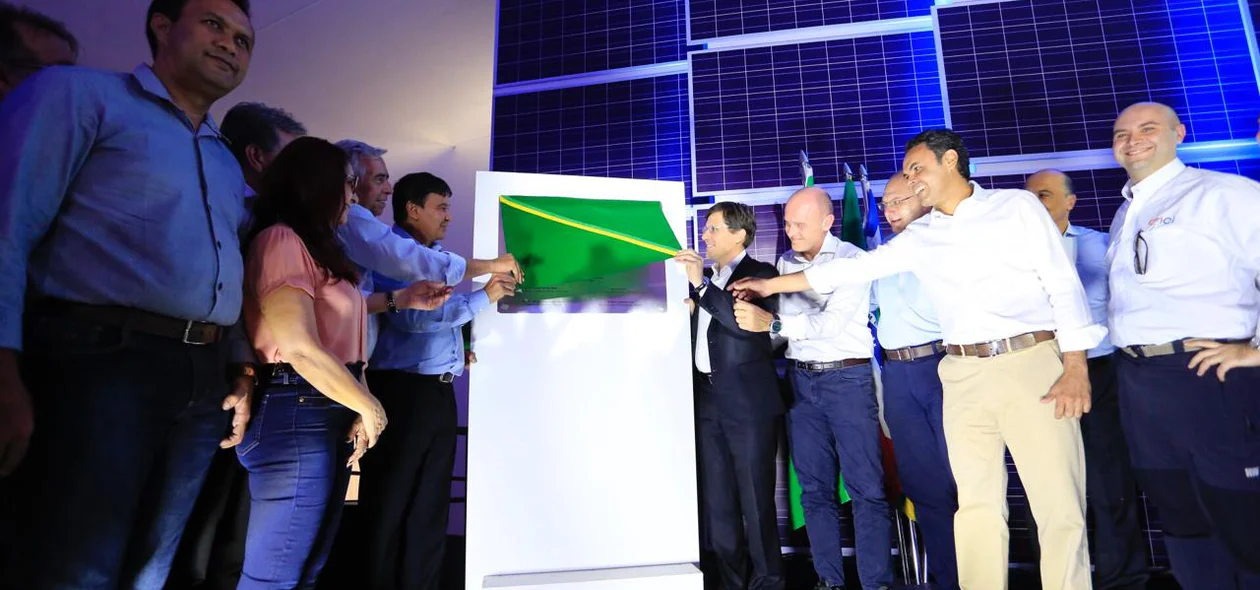Políticos no Complexo Solar Nova Olinda