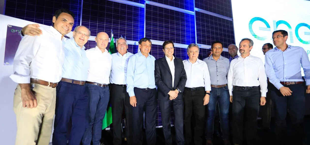 Políticos no Complexo Solar Nova Olinda