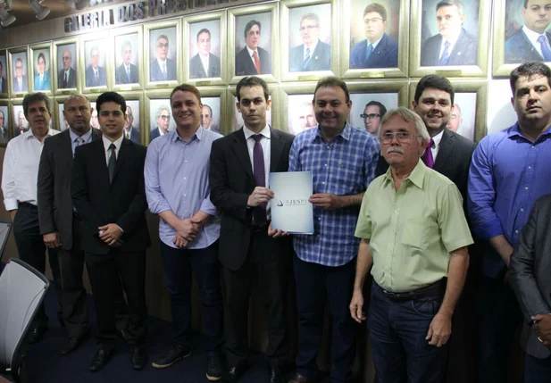 Câmara de Teresina firma convênio com Ajuspi para oferta de cursos