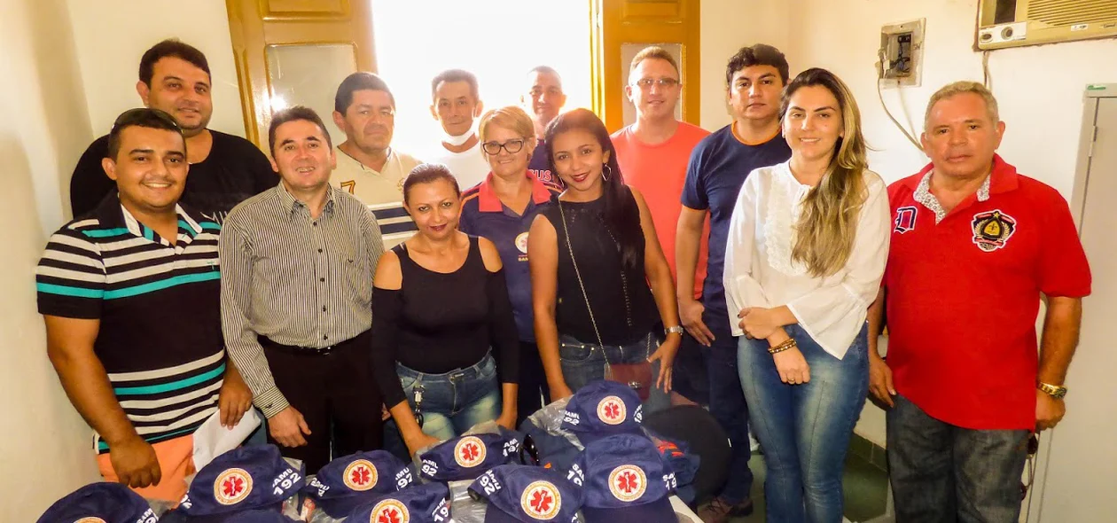 Novos fardamentos da equipe do Serviço de Atendimento Móvel de Urgência