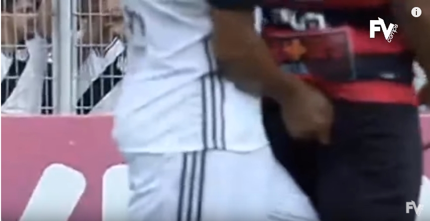 Zagueiro Rodrigo á dedada em Tréllez