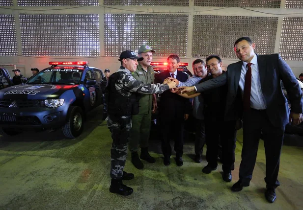 Wellington Dias entrega novas viaturas para a Polícia Militar